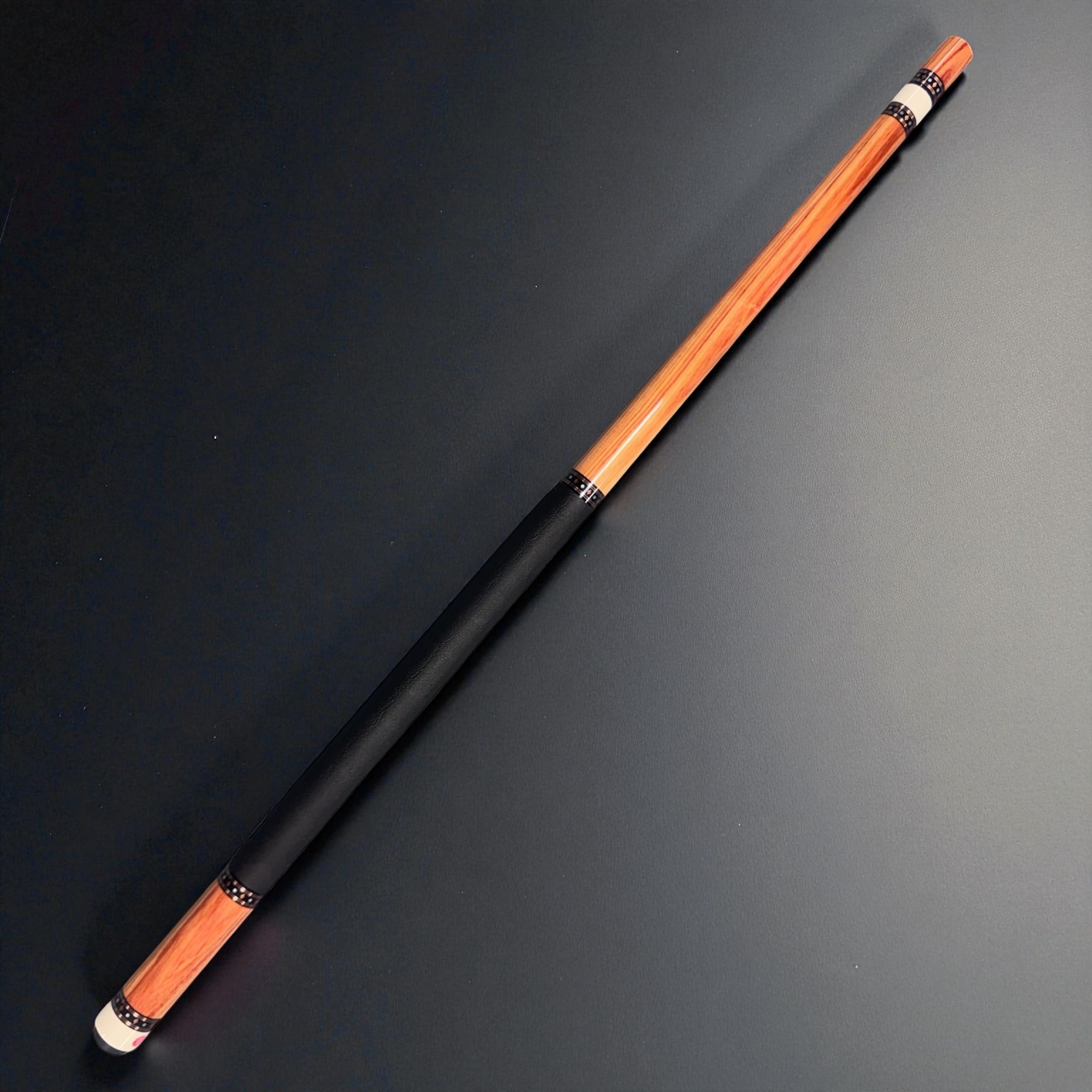 Yi 翼 CUSTOM CUE  #Tulip Wood / Straight Model / 革巻牛黒ハンドル