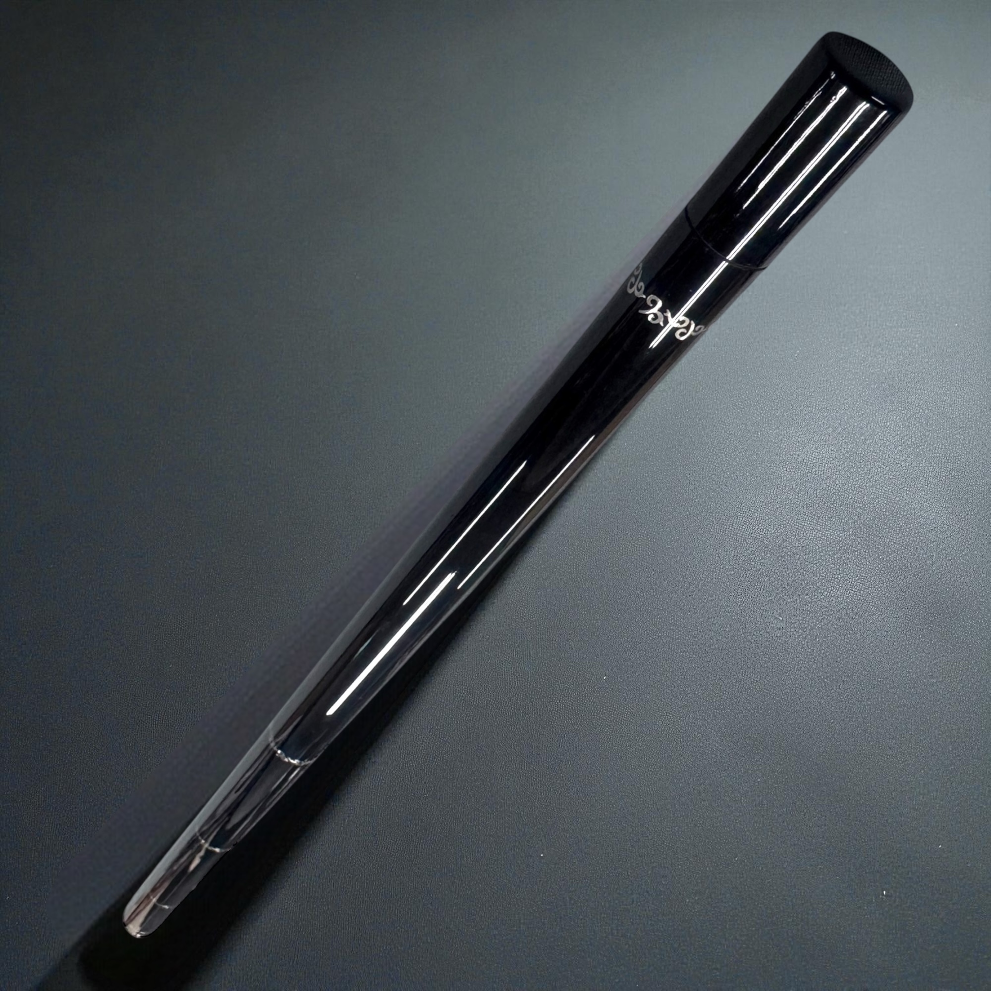 Yi 翼 CUSTOM CUE  #Ebony / Straight Model / 黒檀ウッドハンドル